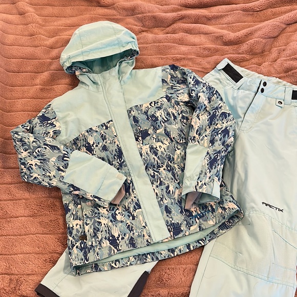 Girls Arctix snow/ski suit. Size L - Picture 7 of 15